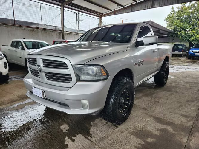 Dodge RAM 1500 SPORT HEMI 4X4 Año 2015 UNICO DUEÑO, PERMUTO
