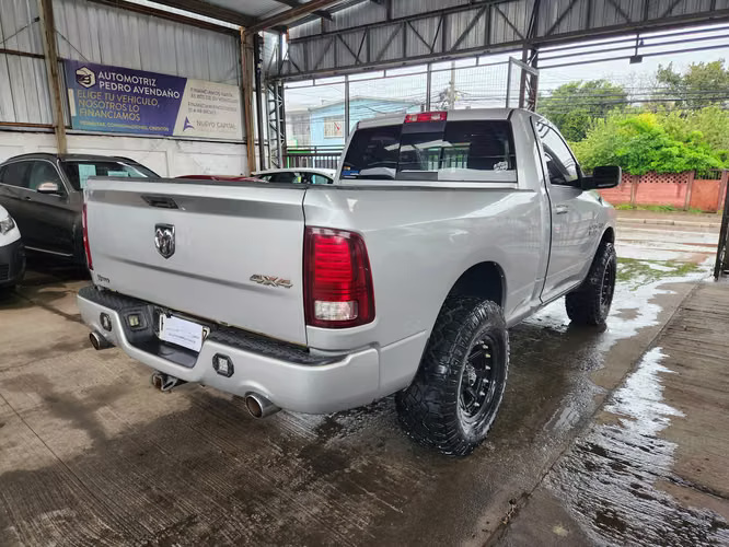 Dodge RAM 1500 SPORT HEMI 4X4 Año 2015 UNICO DUEÑO, PERMUTO - Imagen 10