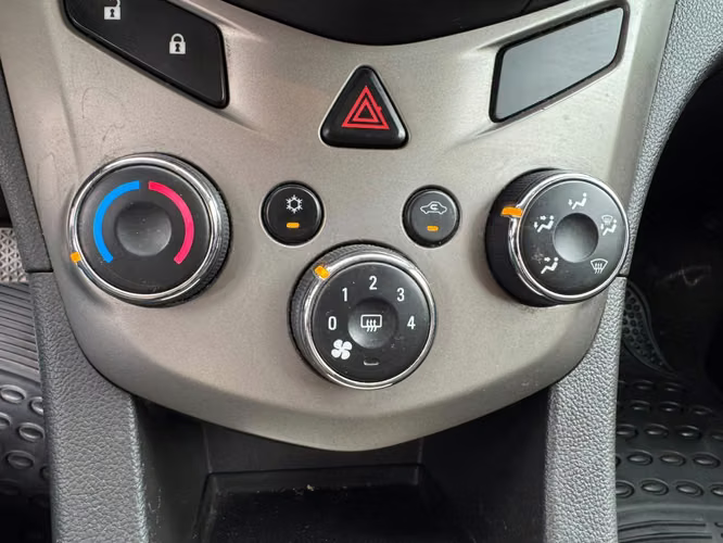 CHEVROLET SONIC LT 1.6 MEC FULL AIRE AIRBAG VER EN LAS CONDES 2013 - Imagen 17