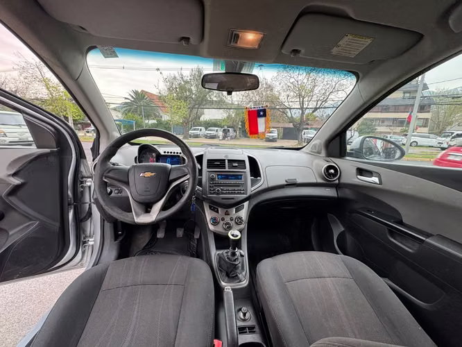 CHEVROLET SONIC LT 1.6 MEC FULL AIRE AIRBAG VER EN LAS CONDES 2013 - Imagen 16