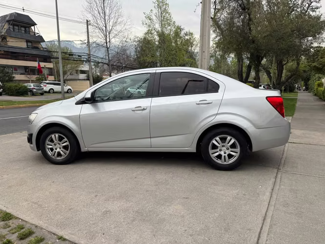 CHEVROLET SONIC LT 1.6 MEC FULL AIRE AIRBAG VER EN LAS CONDES 2013 - Imagen 4