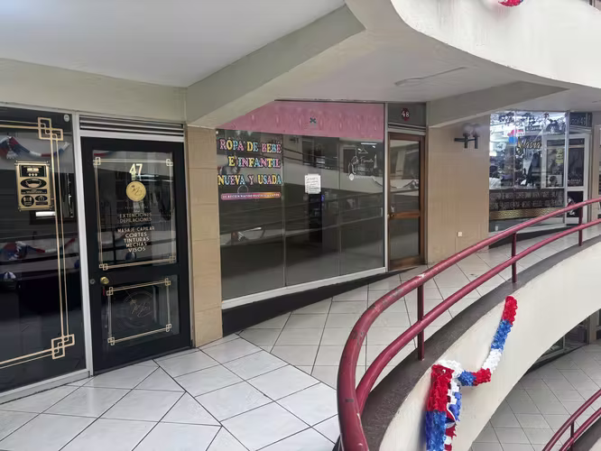 Arriendo Local Bulnes / Galería Polícentro (Caracol) - Dueño Directo sin Comisión