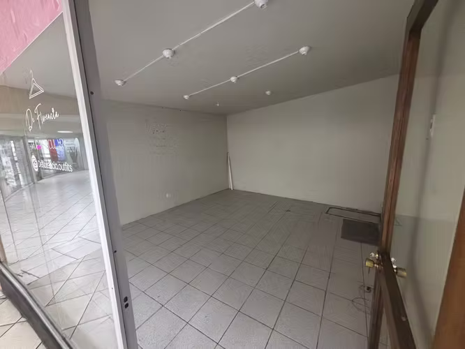 Arriendo Local Bulnes / Galería Polícentro (Caracol) - Dueño Directo sin Comisión - Imagen 2