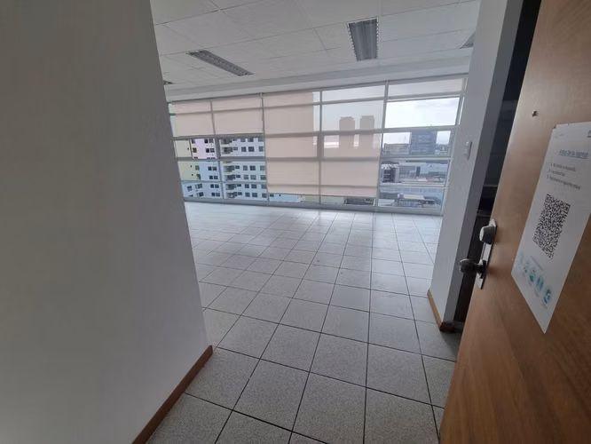 Se arrienda oficina Planta Libre con 1 privado, 1 Kitchenette 1 B + 1 Bog. y 1 Est. a 850.000 + GGCC