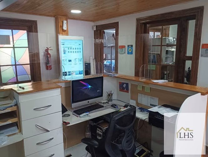 Inmueble Comercial de 3 Pisos: Taller, Oficinas, Bodega y Estacionamiento. Las Heras, Valparaíso