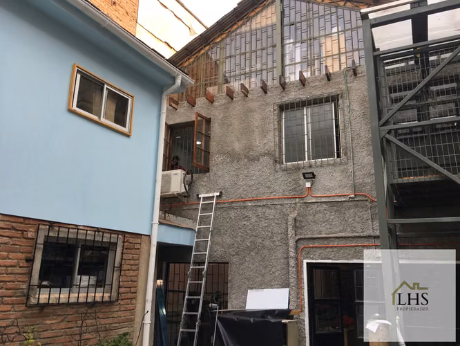 Inmueble Comercial de 3 Pisos: Taller, Oficinas, Bodega y Estacionamiento. Las Heras, Valparaíso