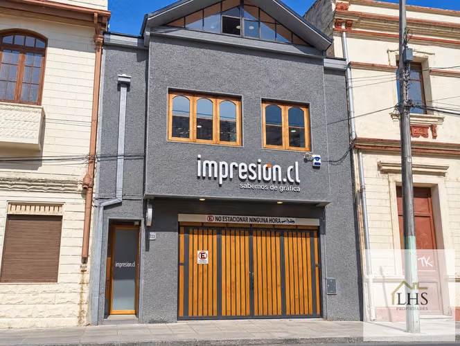 Inmueble Comercial de 3 Pisos: Taller, Oficinas, Bodega y Estacionamiento. Las Heras, Valparaíso