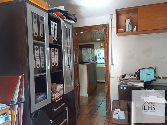 Inmueble Comercial de 3 Pisos: Taller, Oficinas, Bodega y Estacionamiento. Las Heras, Valparaíso