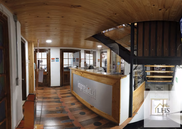 Inmueble Comercial de 3 Pisos: Taller, Oficinas, Bodega y Estacionamiento. Las Heras, Valparaíso