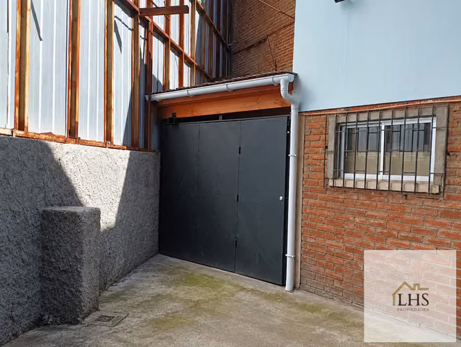 Inmueble Comercial de 3 Pisos: Taller, Oficinas, Bodega y Estacionamiento. Las Heras, Valparaíso