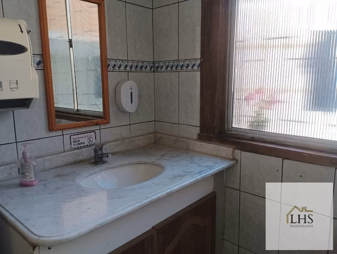 Inmueble Comercial de 3 Pisos: Taller, Oficinas, Bodega y Estacionamiento. Las Heras, Valparaíso