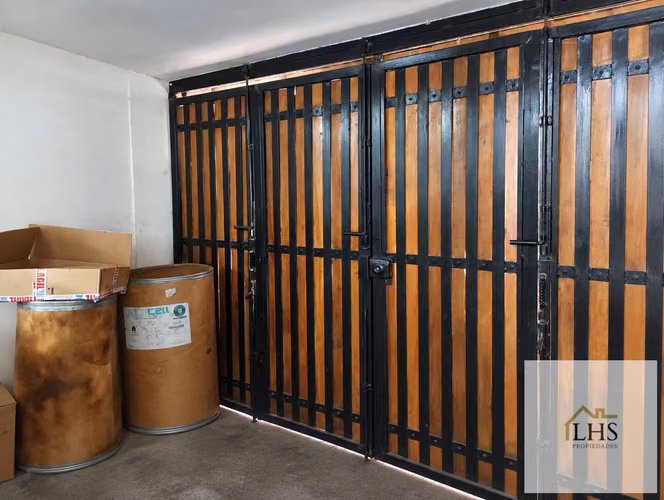 Inmueble Comercial de 3 Pisos: Taller, Oficinas, Bodega y Estacionamiento. Las Heras, Valparaíso