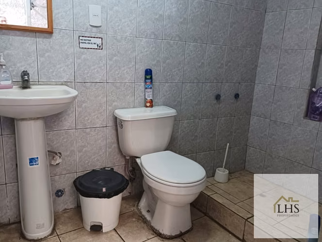 Inmueble Comercial de 3 Pisos: Taller, Oficinas, Bodega y Estacionamiento. Las Heras, Valparaíso