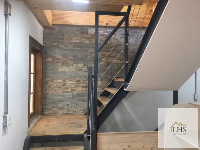 Inmueble Comercial de 3 Pisos: Taller, Oficinas, Bodega y Estacionamiento. Las Heras, Valparaíso