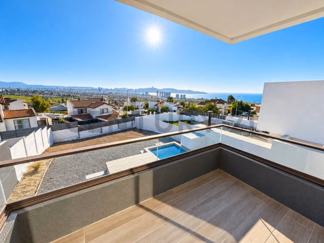 Se arrienda casa mediterránea en condominio privado - Imagen 2