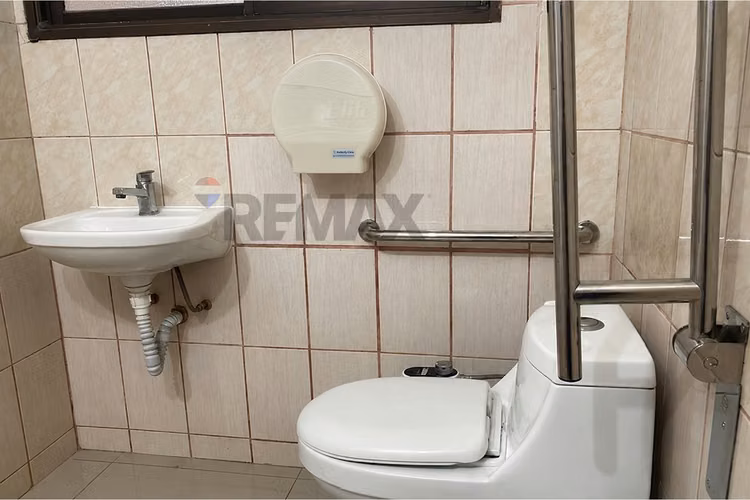 Excelente oficina a pasos del metro trinidad - Imagen 18
