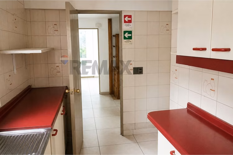 Excelente oficina a pasos del metro trinidad - Imagen 16