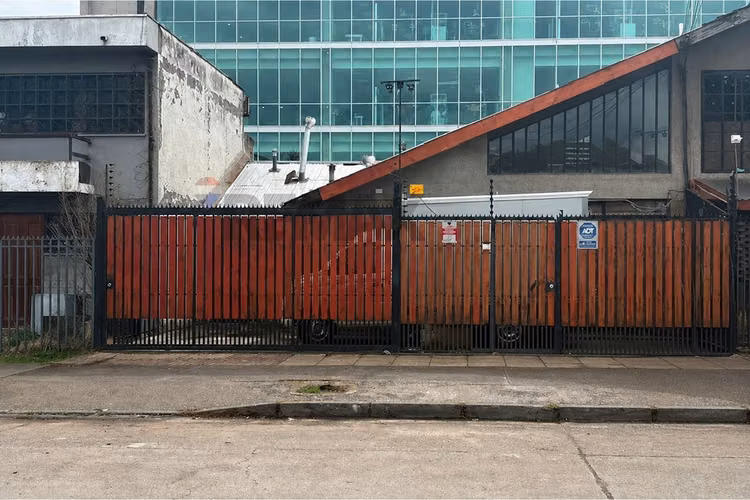Excelente oficina a pasos del metro trinidad - Imagen 24
