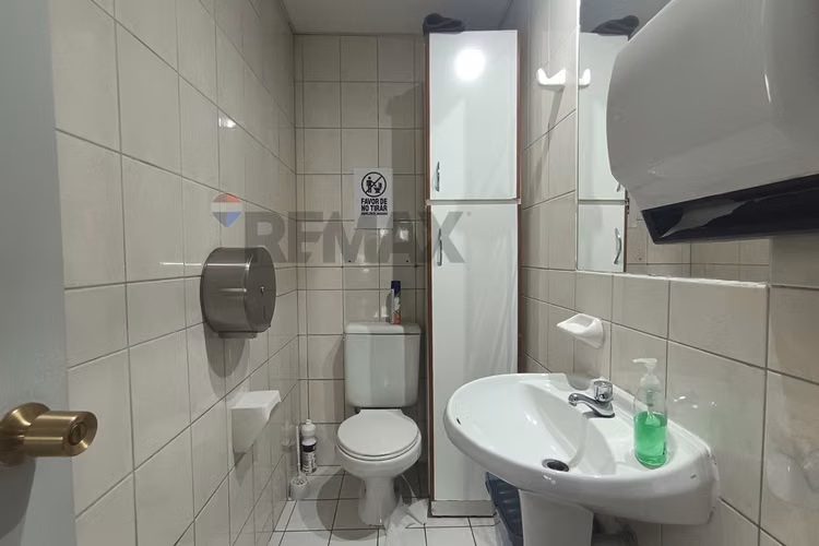 Oficina en arriendo! (metro santa lucia) - Imagen 8