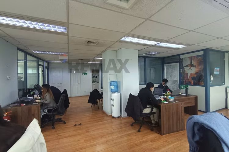 Oficina en arriendo! (metro santa lucia) - Imagen 5