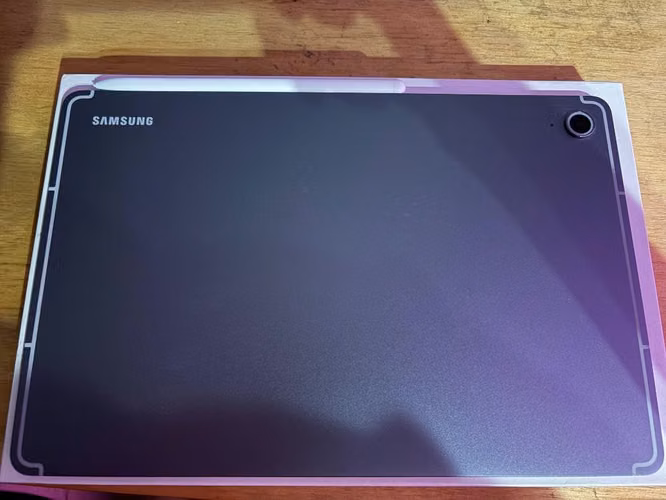 Galaxy tab s10fe 128GB + Magic Keyboard