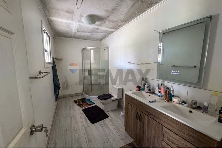 Gran casa vista privilegiada y con local comercial