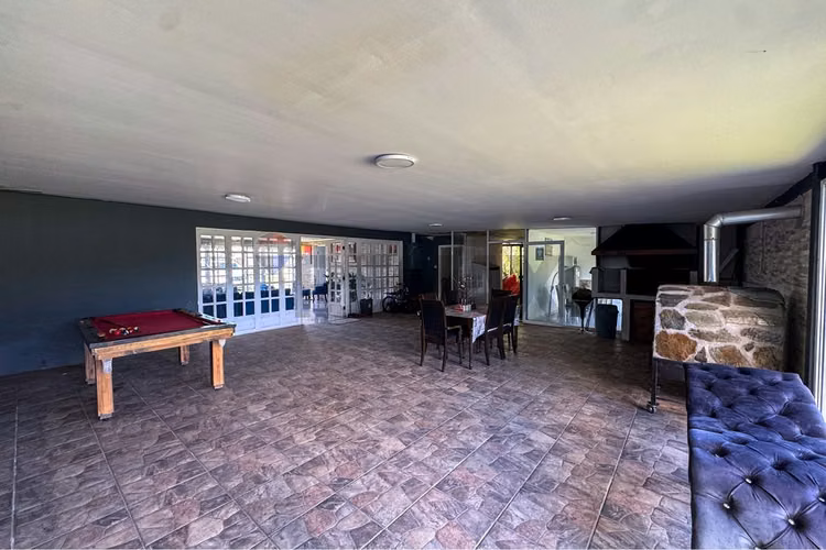 Gran casa vista privilegiada y con local comercial