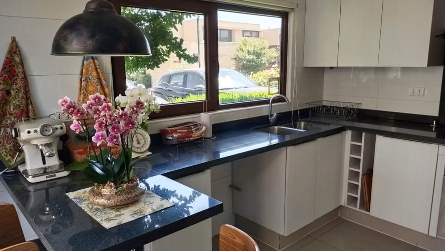 CASA EN EXCLUSIVO CONDOMINIO DE CHICUREO NORTE - Imagen 8