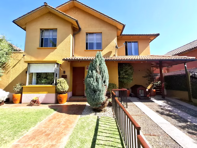 HERMOSA CASA AMPLIA , LUMINOSA CON TERRAZA Y PISCINA - Imagen 2