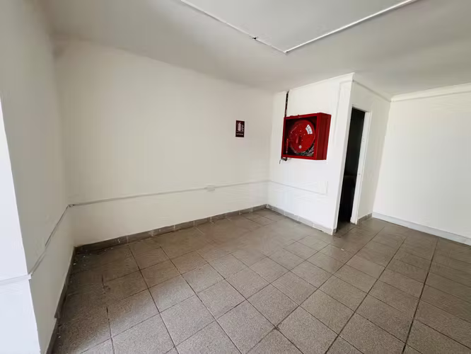 LOCALES COMERCIALES CON EXELENTE UBICACION EN AV SAN PABLO