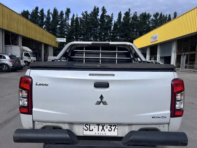 Venta de camioneta L200 - Imagen 3