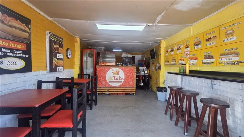 VENTA LOCAL COMERCIAL FUNCIONANDO EN PLENA AVENIDA GABRIELA - Imagen 5