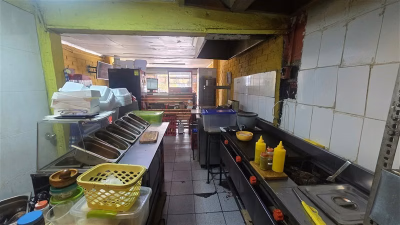 VENTA LOCAL COMERCIAL FUNCIONANDO EN PLENA AVENIDA GABRIELA - Imagen 9