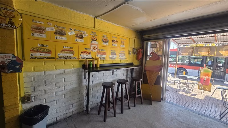 VENTA LOCAL COMERCIAL FUNCIONANDO EN PLENA AVENIDA GABRIELA - Imagen 7