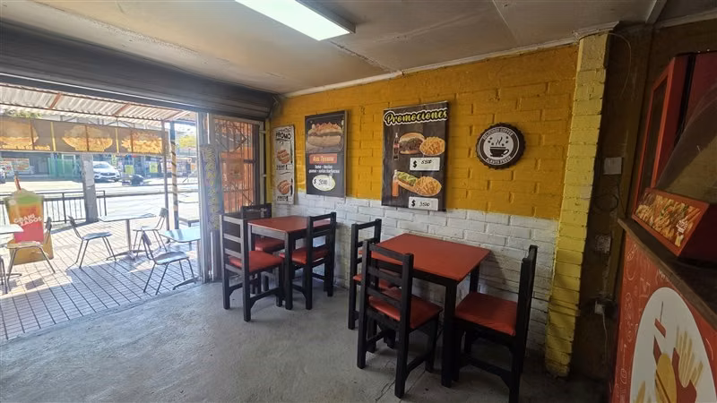 VENTA LOCAL COMERCIAL FUNCIONANDO EN PLENA AVENIDA GABRIELA - Imagen 6