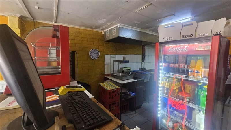 VENTA LOCAL COMERCIAL FUNCIONANDO EN PLENA AVENIDA GABRIELA - Imagen 8