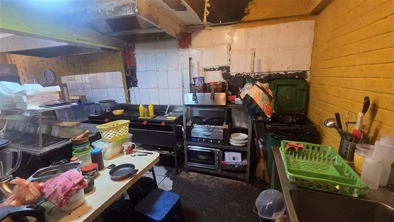 VENTA LOCAL COMERCIAL FUNCIONANDO EN PLENA AVENIDA GABRIELA - Imagen 10