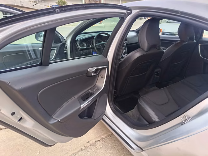 Volvo S60 2.0 D2 LIMITED DIESEL 4X2 AT 4P. - Imagen 11
