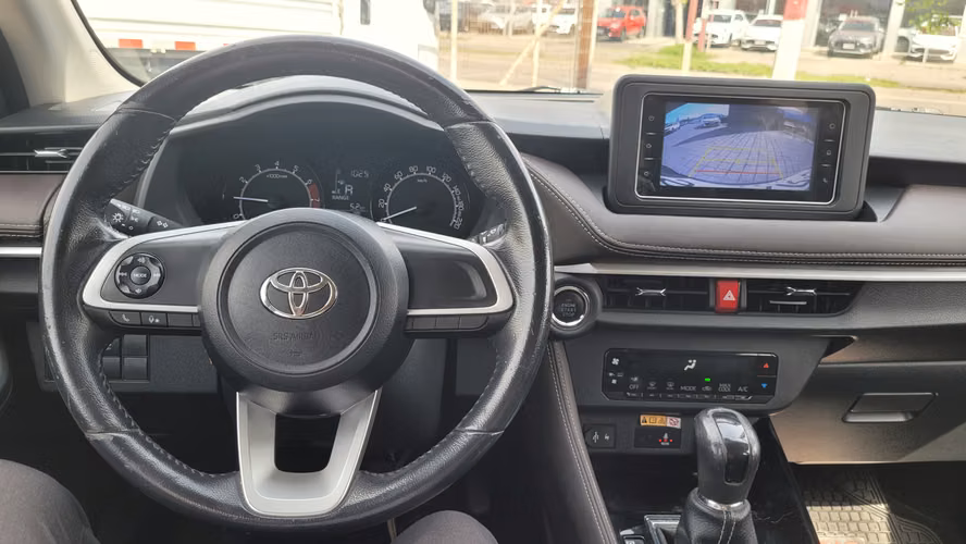 Toyota YARIS CVT FULL 1.5 1.5 • 4x2 • Automática • 2023