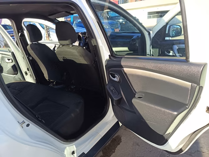 Renault Oroch 1.6 ZEN 4X2 DOB. CAB. CONNECT 6MT 4P. - Imagen 16