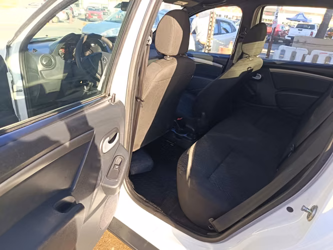 Renault Oroch 1.6 ZEN 4X2 DOB. CAB. CONNECT 6MT 4P. - Imagen 2