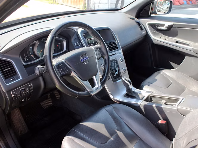 VOLVO XC60 T5 2.0 AWD 2017 - Imagen 17