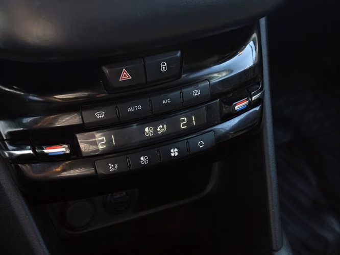 PEUGEOT 208 1.2 ACTIVE PURETECH 4X2 MT 5P 2018 - Imagen 15