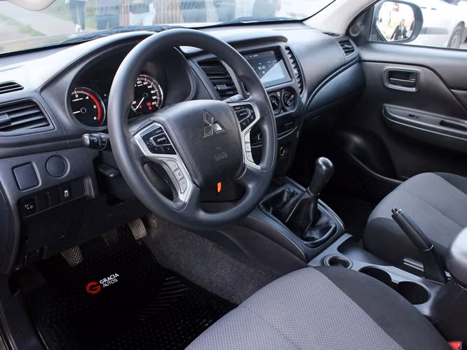 MITSUBISHI L200 WORK CR 4X2 2024 - Imagen 17