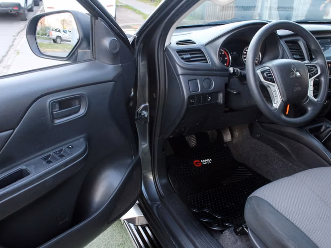 MITSUBISHI L200 WORK CR 4X2 2024 - Imagen 16