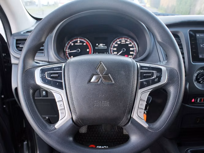 MITSUBISHI L200 WORK CR 4X2 2024 - Imagen 10