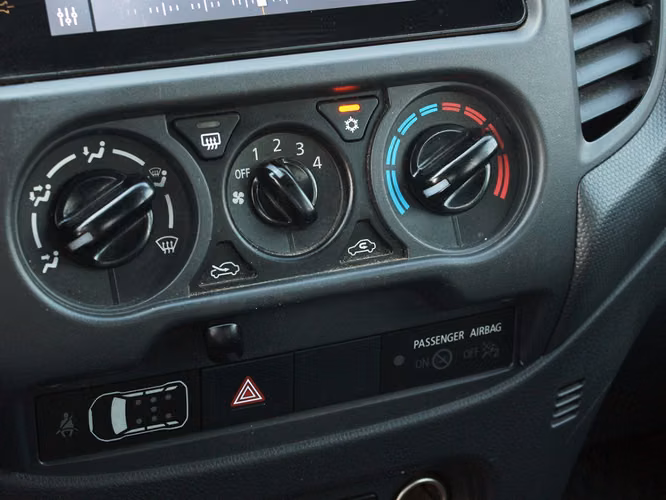 MITSUBISHI L200 WORK CR 4X2 2024 - Imagen 14