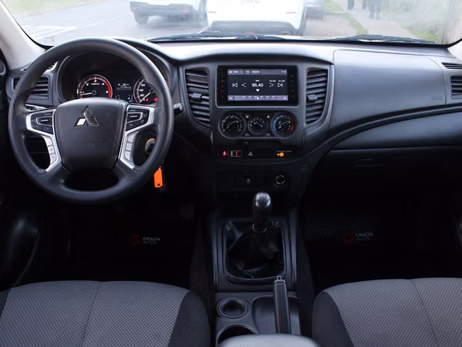 MITSUBISHI L200 WORK CR 4X2 2024 - Imagen 9