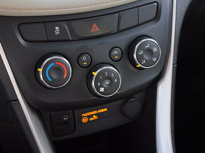 CHEVROLET TRACKER 1.8 LT AWD AT 5P 2019 - Imagen 14