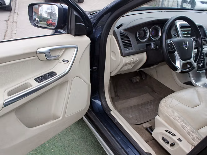 VOLVO XC60 2.0 T5 PLUS 4X2 AT 5P 2013 - Imagen 16